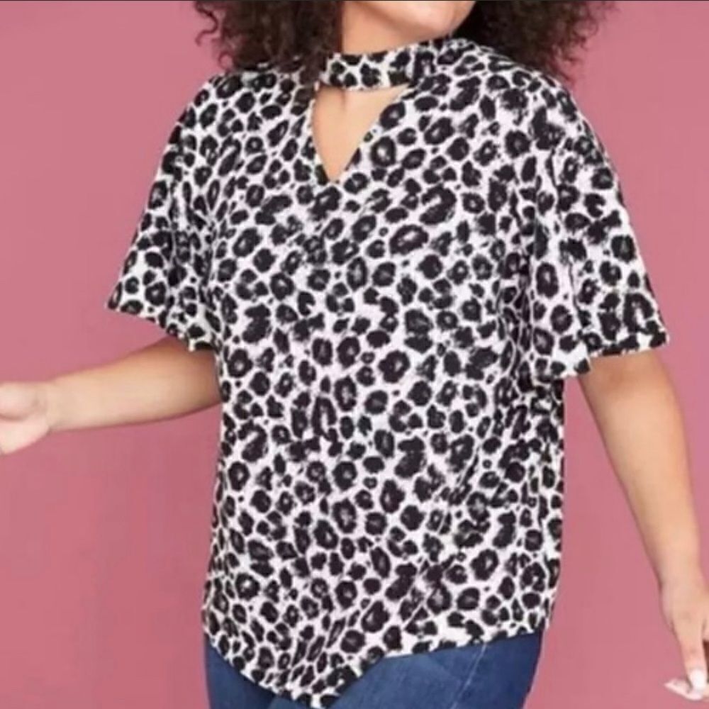 Lane BryantĀ animal print v cut out mock neckāflutter sleeves szā24